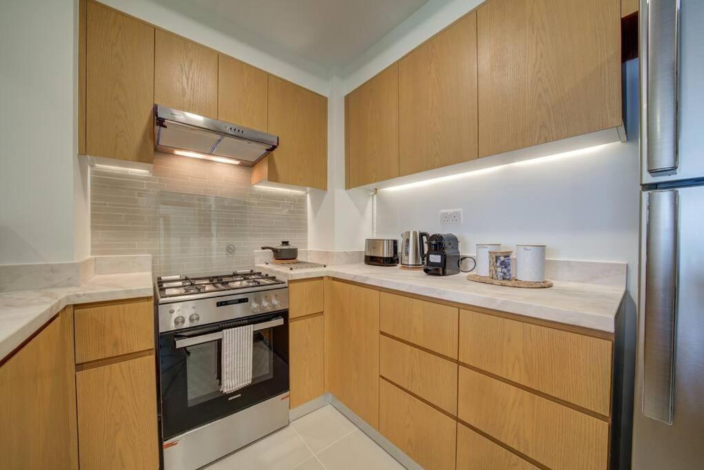 شقة Burj Khalifa View - 2Br And Maid - Downtown دبي المظهر الخارجي الصورة