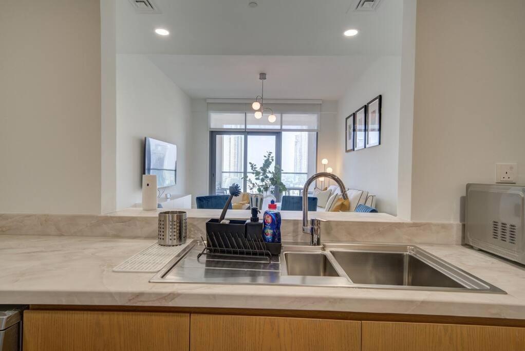شقة Burj Khalifa View - 2Br And Maid - Downtown دبي المظهر الخارجي الصورة