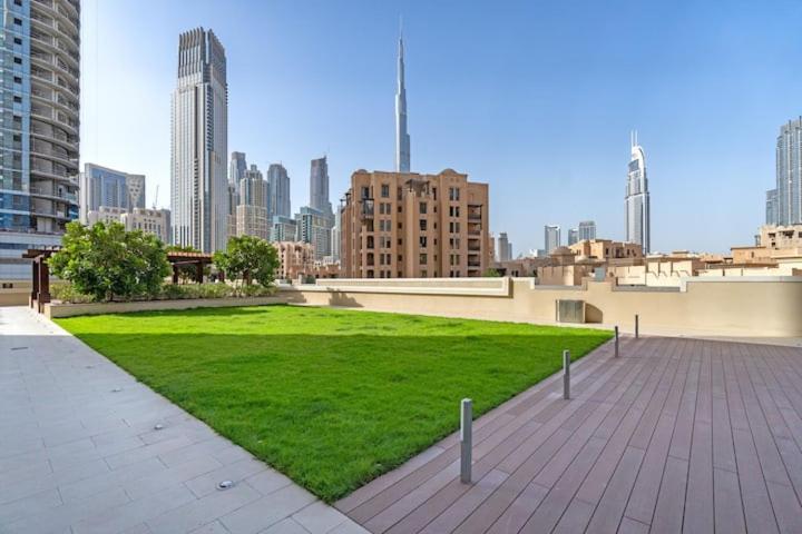 شقة Burj Khalifa View - 2Br And Maid - Downtown دبي المظهر الخارجي الصورة